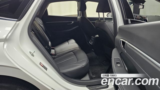 Hyundai Sonata 2022 — photo 11