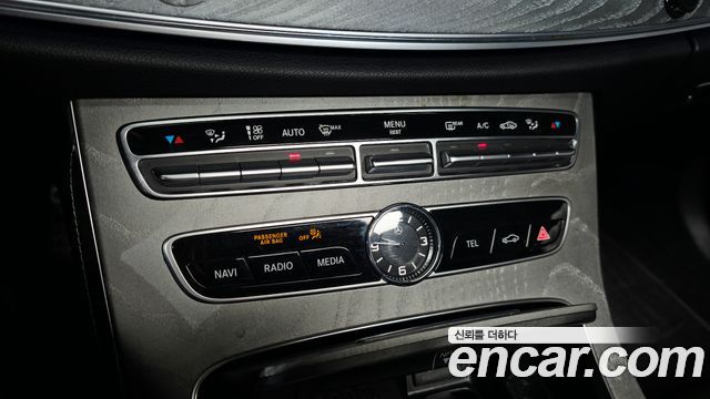 Mercedes-Benz CLS-Class 2020 — photo 31