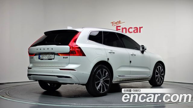 Volvo XC60 2023 — photo 2
