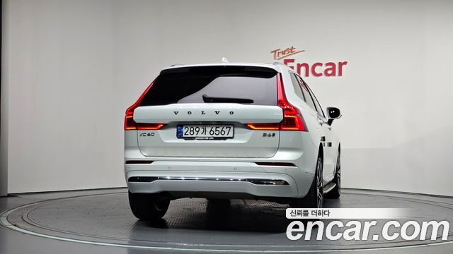 Volvo XC60 2023 — photo 4