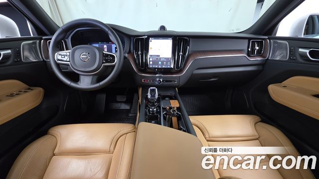 Volvo XC60 2023 — photo 10