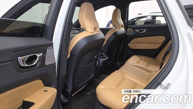 Volvo XC60 2023 — photo 17