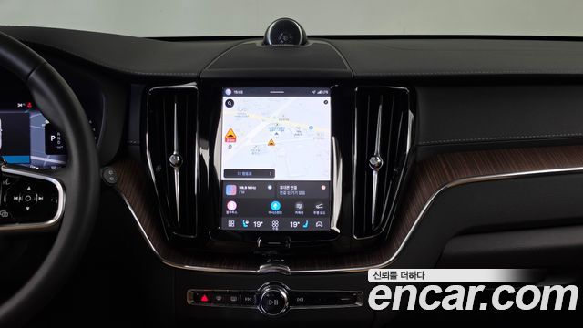 Volvo XC60 2023 — photo 19
