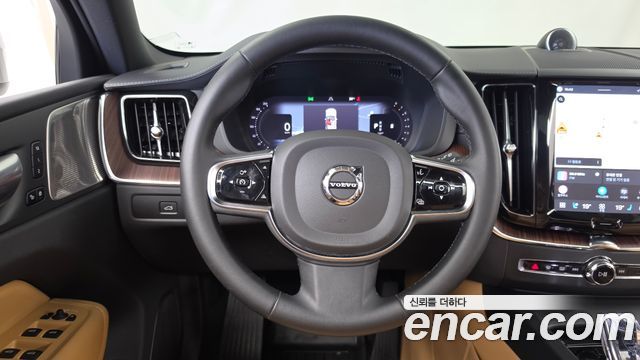 Volvo XC60 2023 — photo 20