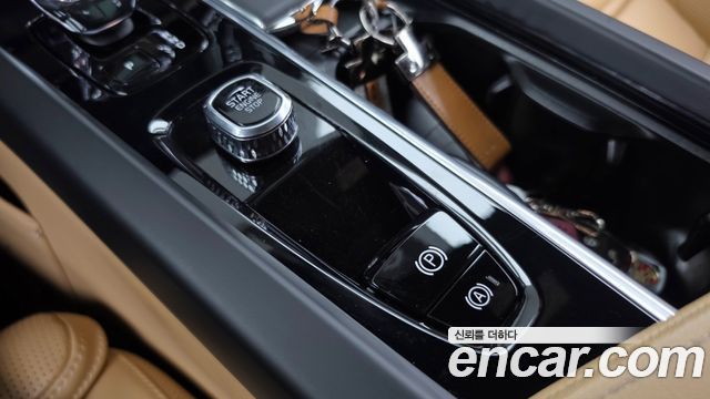 Volvo XC60 2023 — photo 23