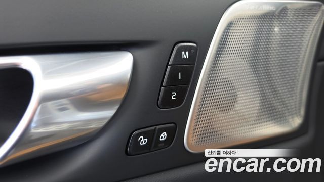 Volvo XC60 2023 — photo 25