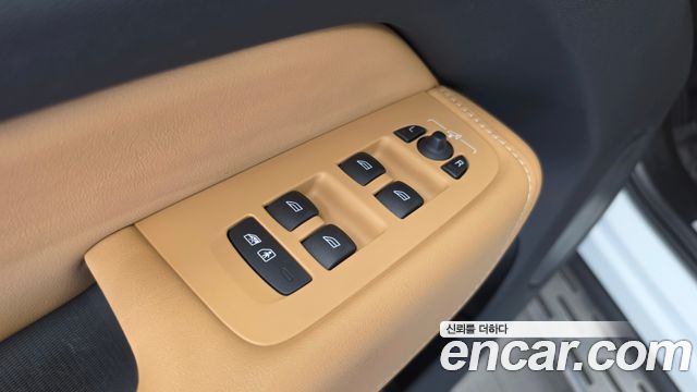 Volvo XC60 2023 — photo 30