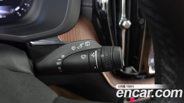 Volvo XC60 2023 — photo 33