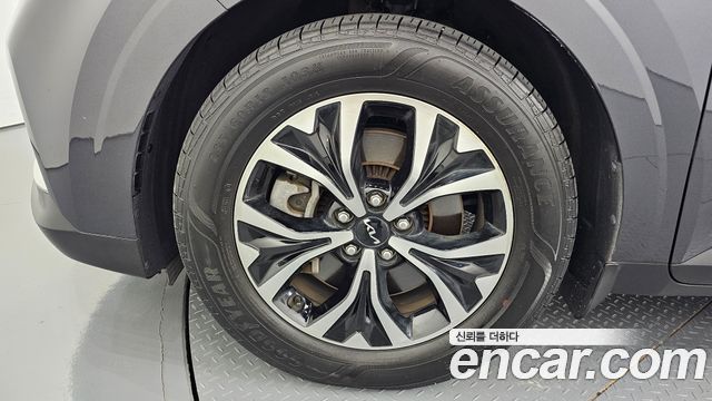 Kia Canival 2023 — photo 5