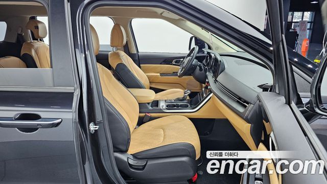 Kia Canival 2023 — photo 11