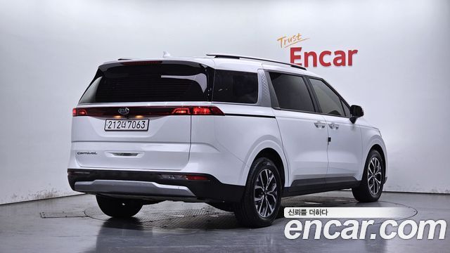 Kia Canival 2021 — photo 2