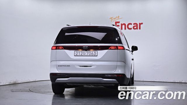 Kia Canival 2021 — photo 4
