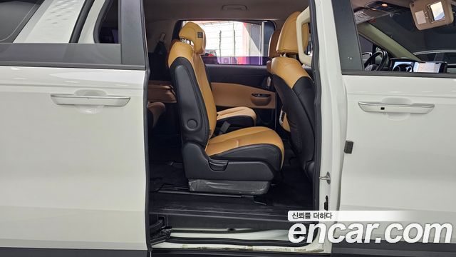 Kia Canival 2021 — photo 18