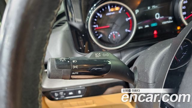 Kia Canival 2021 — photo 23