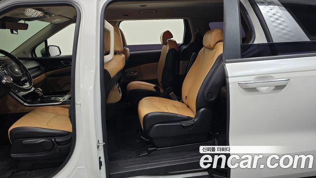 Kia Canival 2021 — photo 16