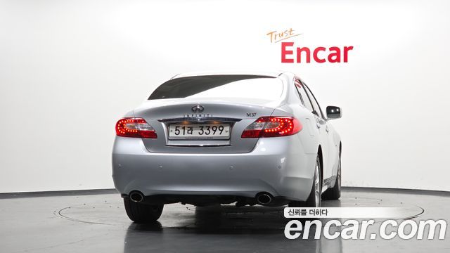Infiniti M 2011 — photo 4