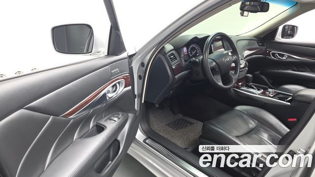 Infiniti M 2011 — photo 10