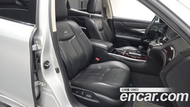 Infiniti M 2011 — photo 11