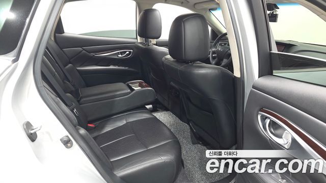 Infiniti M 2011 — photo 12
