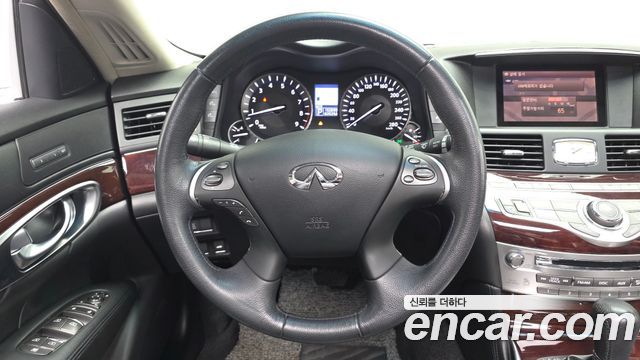 Infiniti M 2011 — photo 13