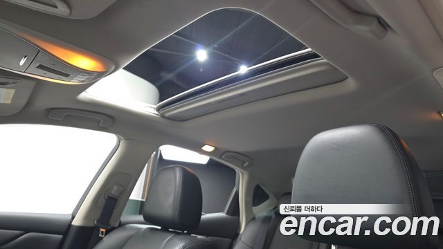 Infiniti M 2011 — photo 17