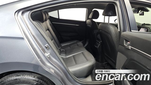 Hyundai AVANTE 2019 — photo 11