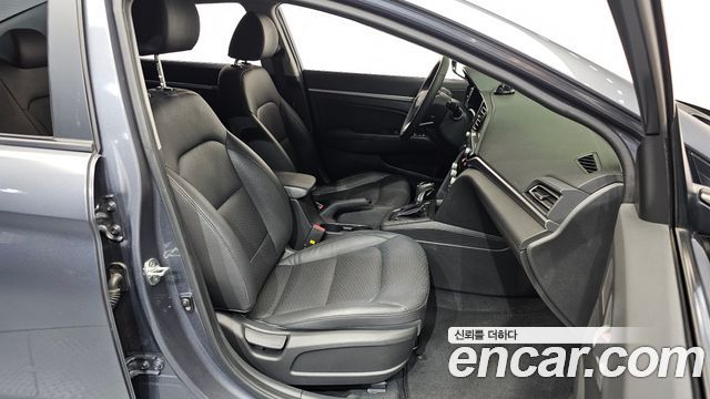 Hyundai AVANTE 2019 — photo 12
