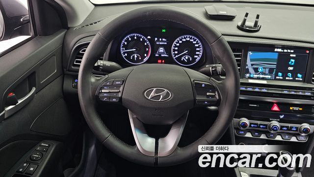 Hyundai AVANTE 2019 — photo 13