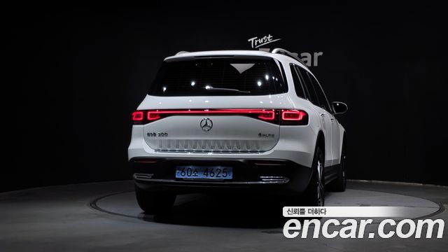 Mercedes-Benz EQB 2022 — photo 4