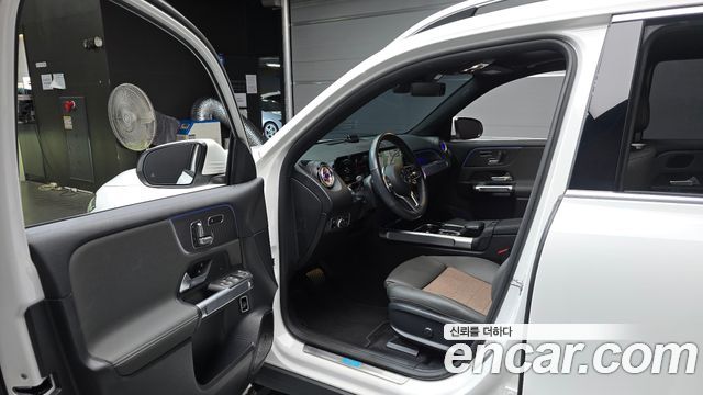 Mercedes-Benz EQB 2022 — photo 13
