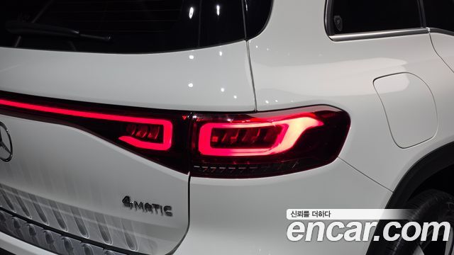 Mercedes-Benz EQB 2022 — photo 9