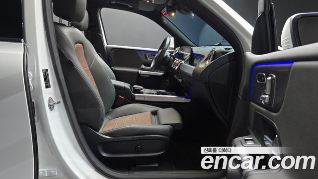 Mercedes-Benz EQB 2022 — photo 16