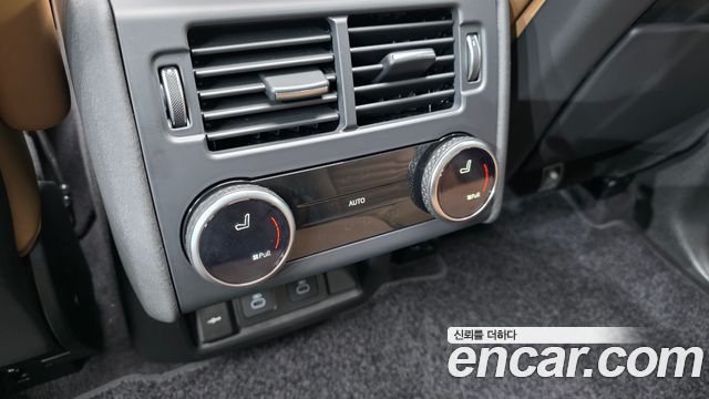 Land Rover Discovery 2025 — photo 17