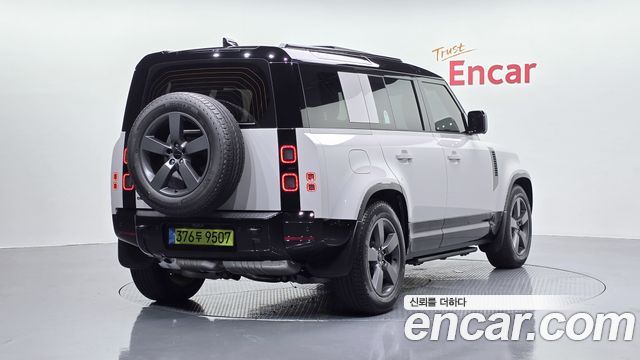Land Rover Defender 2026 — photo 2