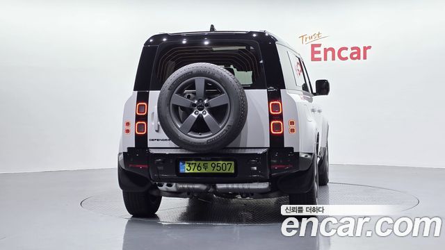 Land Rover Defender 2026 — photo 4