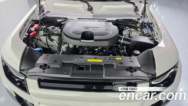 Land Rover Defender 2026 — photo 6