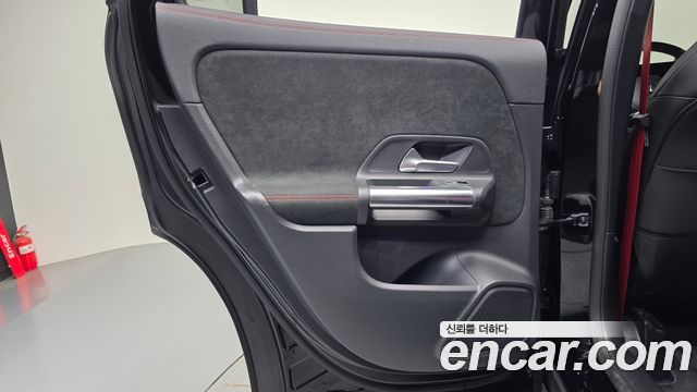 Mercedes-Benz GLA-Class 2021 — photo 15