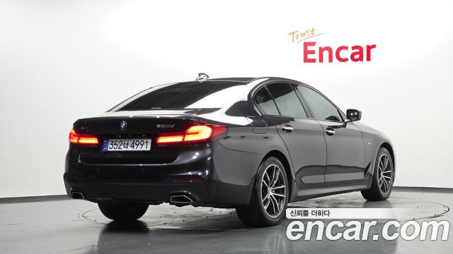 BMW 5-Series 2018 — photo 2