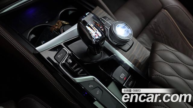 BMW 5-Series 2018 — photo 9