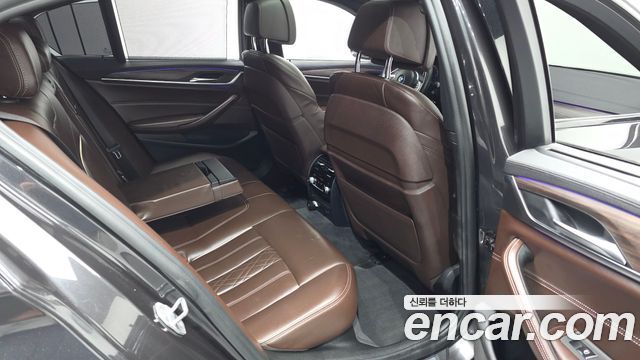 BMW 5-Series 2018 — photo 12