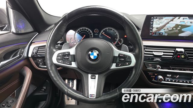 BMW 5-Series 2018 — photo 13