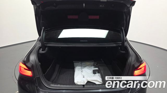 BMW 5-Series 2018 — photo 20