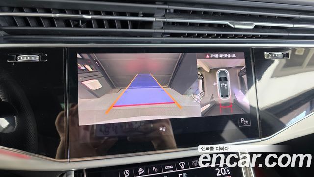 Audi Q8 2021 — photo 20