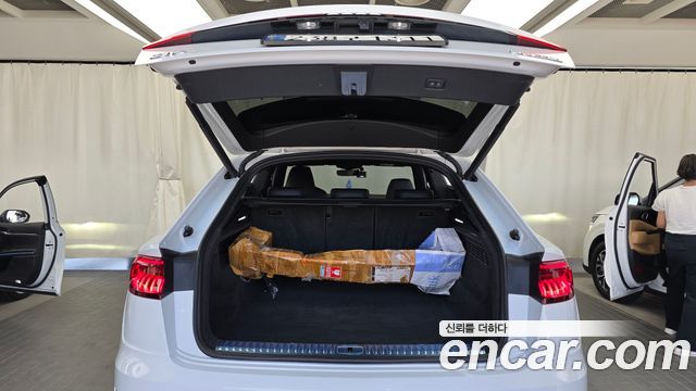 Audi Q8 2021 — photo 26