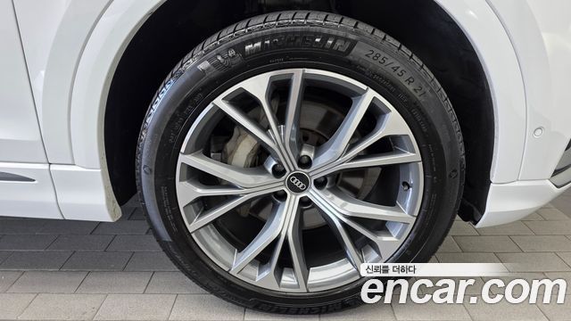 Audi Q8 2021 — photo 7