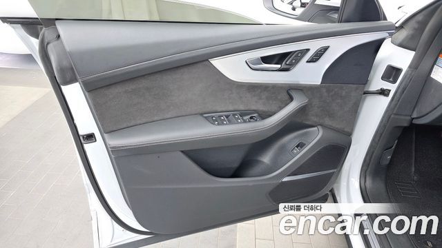 Audi Q8 2021 — photo 14