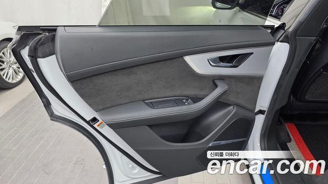 Audi Q8 2021 — photo 15