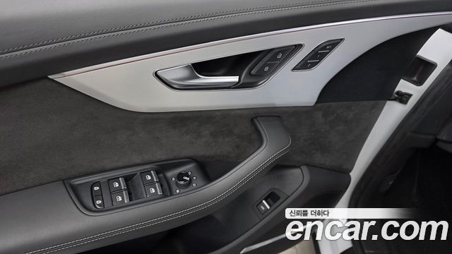 Audi Q8 2021 — photo 28