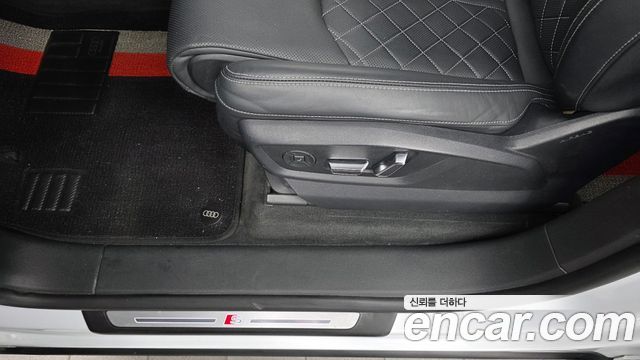 Audi Q8 2021 — photo 31