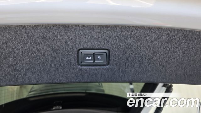 Audi Q8 2021 — photo 34